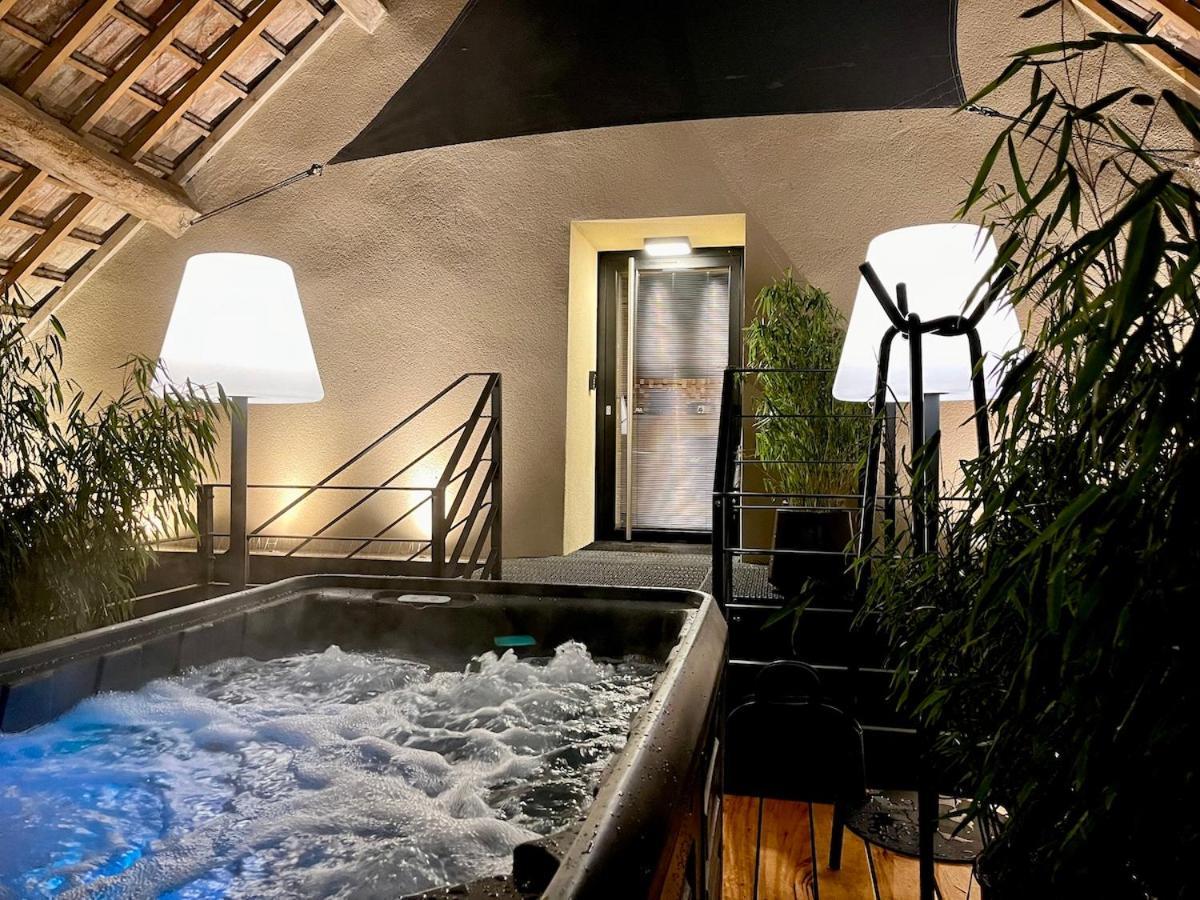 Apartment Le Des Pres Verts Design Avec Jacuzzi Privatif